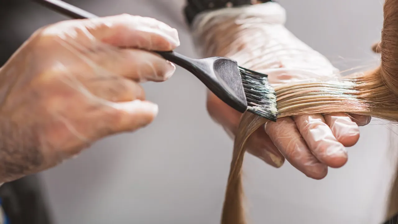 Kan stress göra håret skörare?